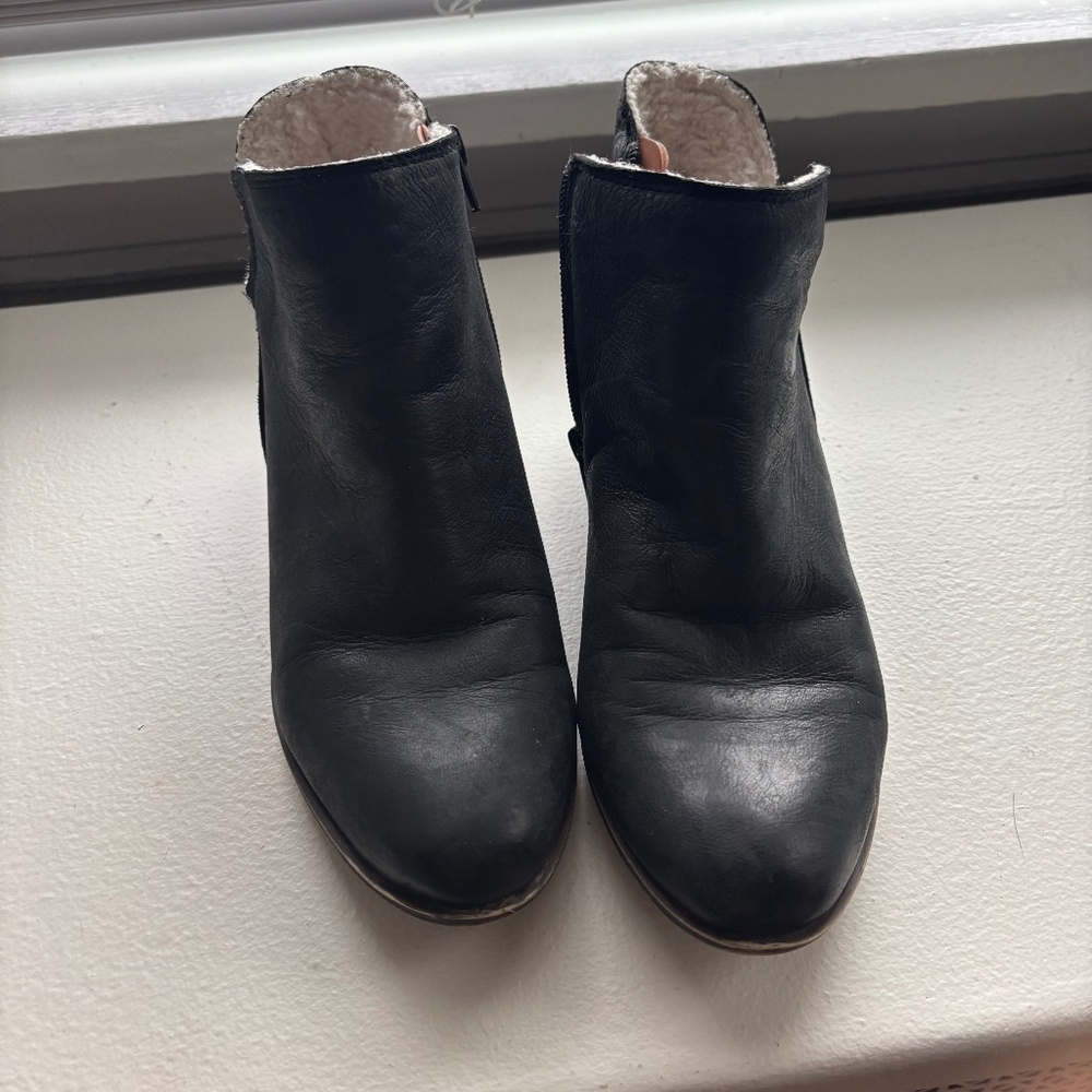 Lucky Brand LP BANTERR2 Black Furry Booties